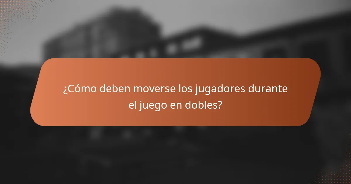 ¿Cómo deben moverse los jugadores durante el juego en dobles?